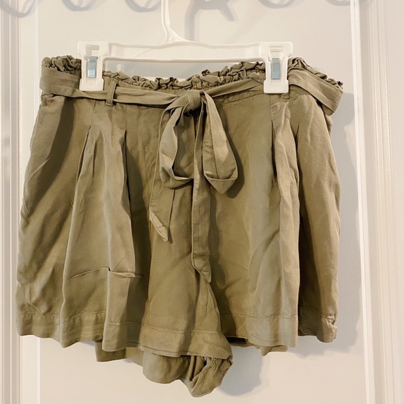 American Eagle Outfitters Pants - American Eagle Flowy Shorts